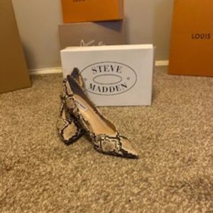 🌺Beautiful Steve Maddan Heels.
